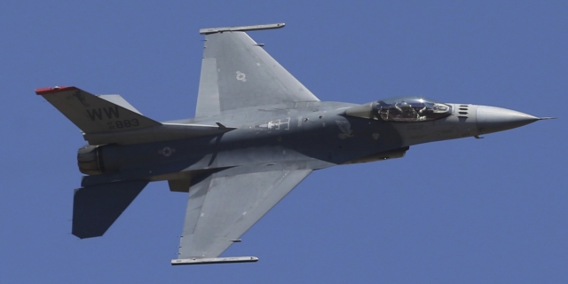 Συντριβή αμερικανικού F-16 στη Νότια Κορέα – Σώος ο πιλότος