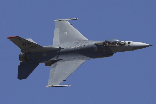 Συντριβή αμερικανικού F-16 στη Νότια Κορέα – Σώος ο πιλότος