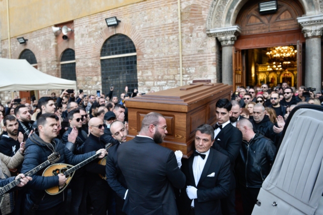 Βασίλης Καρράς: Στις 12:00 η ταφή του στο Κοκκινοχώρι Καβάλας