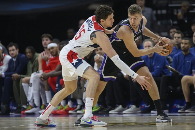 NBA, Κινγκς – Γουίζαρντς 143-131: Άνετα το Σακραμέντο με “τριπλό” Σαμπόνις, άγγιξε το double-double ο Βεζένκοβ