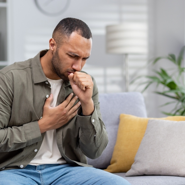 Ο βήχας είναι κοινό σύμπτωμα πολλών αναπνευστικών λοιμώξεων