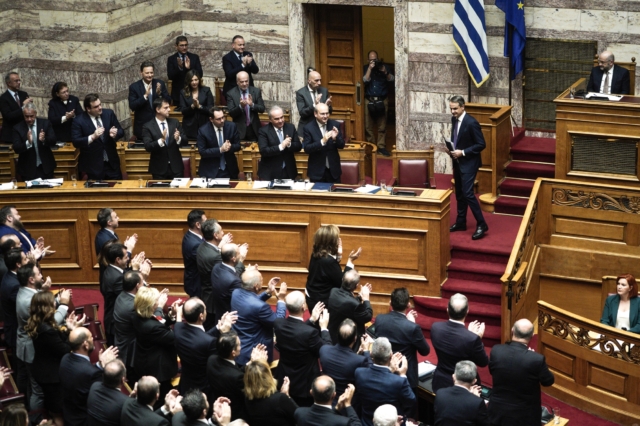 Ποιοι βουλευτές της ΝΔ επιμένουν στο “όχι” στο γάμο ομόφυλων ζευγαριών- Ο ελιγμός Βορίδη