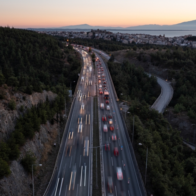 Γιατί ξεμείναμε από πινακίδες;