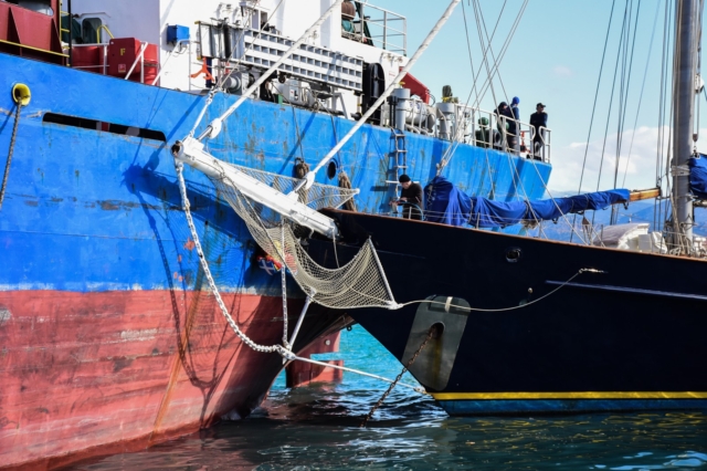 Ναύπλιο: Φορτηγό πλοίο προσέκρουσε σε σκάφη λόγω θυελλωδών ανέμων