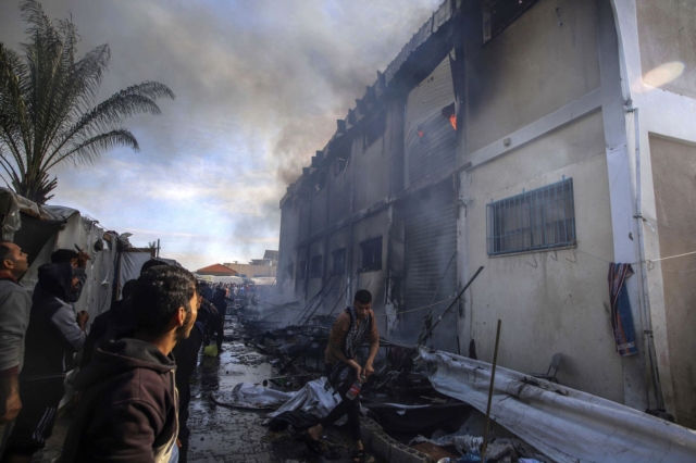 Φωτιά σε κτίριο της UNRWA στη Χαν Γιούνις