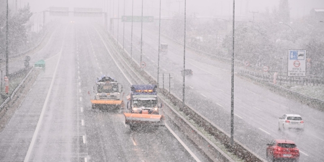 Χιονόπτωση στην Εθνική Οδό Αθηνών Λαμίας. Εικόνα αρχείου