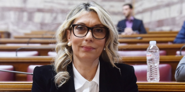 Καραμανλή για το γάμο ομοφύλων: Δεν τον ψηφίζω ακόμα και αν τεθεί θέμα κομματικής πειθαρχίας