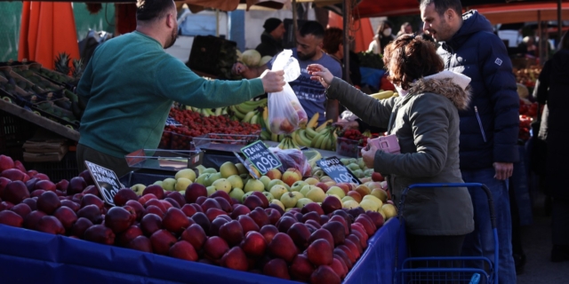 Σκρέκας: Έχουμε πολύ δρόμο για την αντιμετώπιση του πληθωρισμού