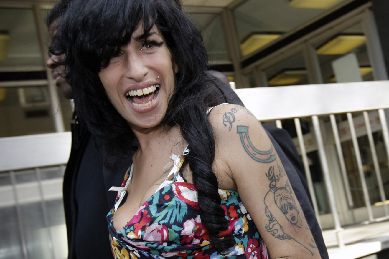 Amy Winehouse: Κυκλοφόρησε το τρέιλερ του Back to Black – Πόσο (δεν) της μοιάζει η Marisa Abela