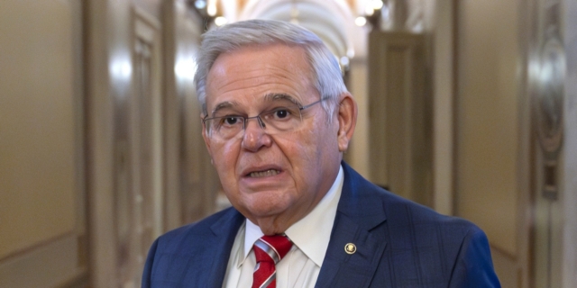 Ο γερουσιαστής Bob Menendez.