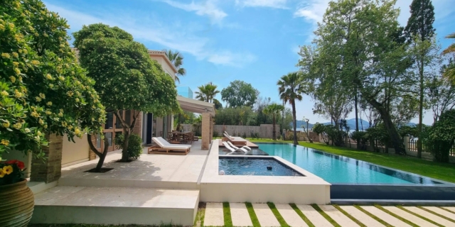 Κέρκυρα: Δείτε τις Βίλες που Επιλέγουν οι Επώνυμοι για Διακριτικές Και Πολυτελείς Διακοπές