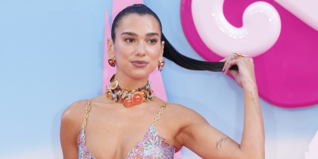 Dua Lipa: Υποδέχτηκε το 2024 με νέο λουκ – Αλλαγή “φωτιά” στα μαλλιά της