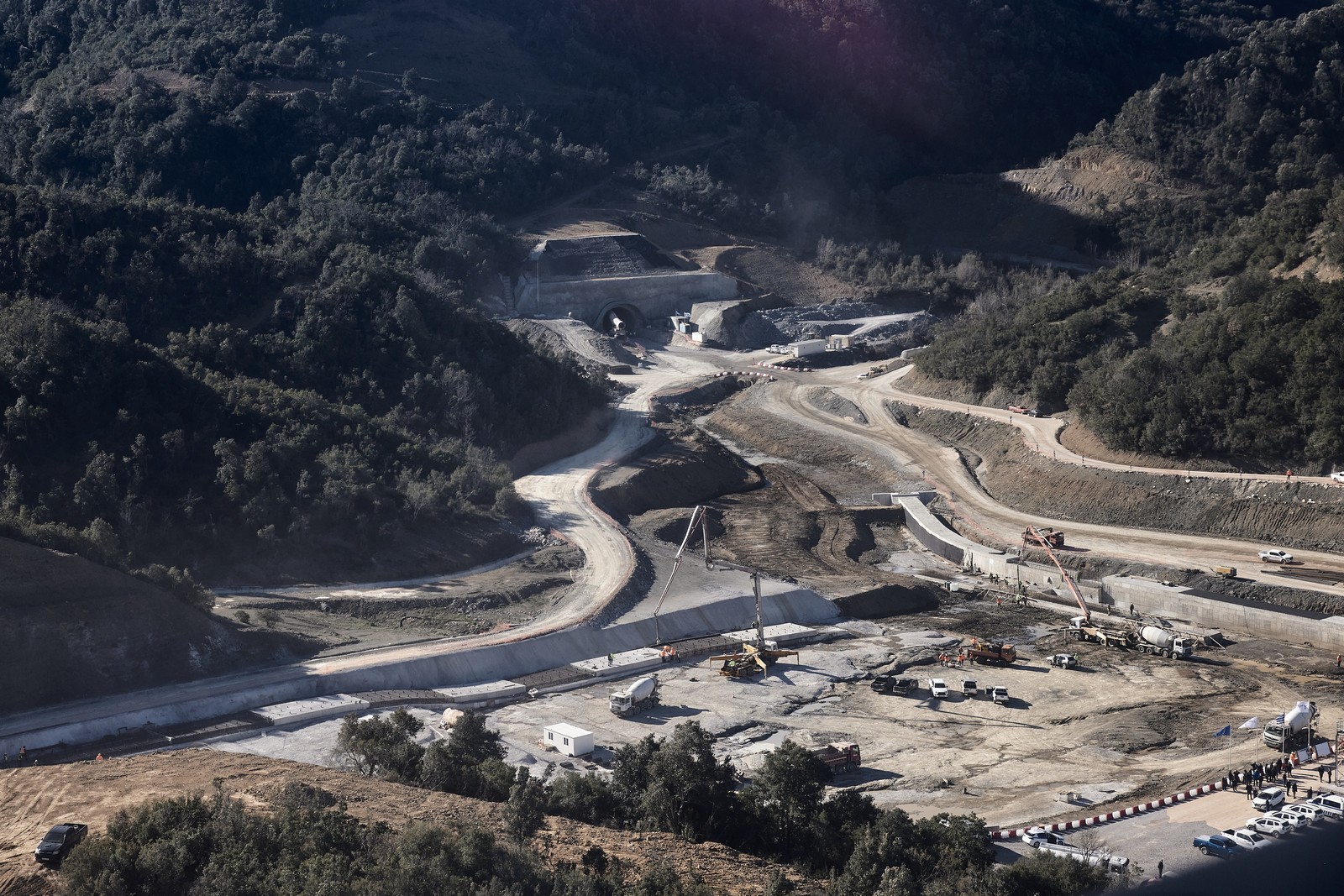  Άποψη από το εργοτάξιο όπου κατασκευάζεται η μονάδα αντλησιοταμίευσης Αμφιλοχίας