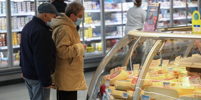 ΣΕΚ: Καμπανάκι για νοθεία στη φέτα – Πυρά για εκβιασμούς κτηνοτρόφων