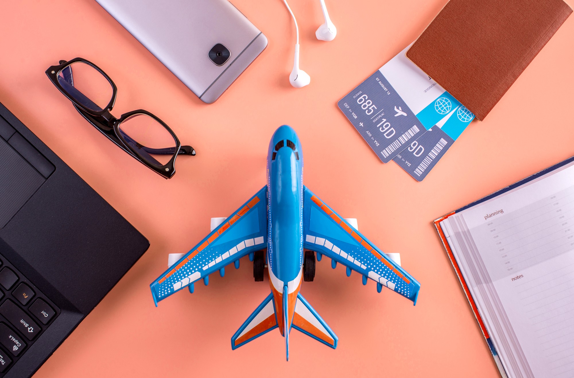 Το πρώτο βήμα πάντα είναι τα αεροπορικά εισιτήρια