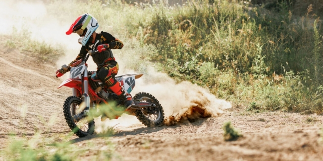 Οδηγός μηχανής motocross