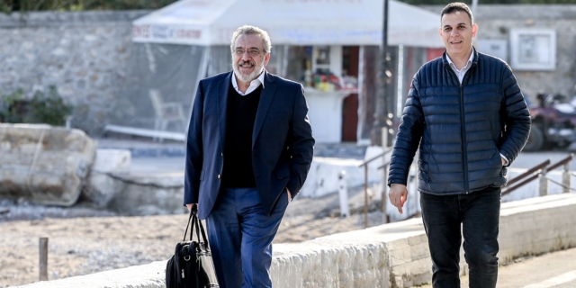 «Είμαστε όλοι εδώ»: Τι συζήτησαν στις Σπέτσες οι τομεάρχες του ΣΥΡΙΖΑ-  Η καινοτομία κατά τον Πολάκη