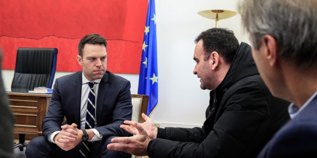 Κασσελάκης: “Πρωθυπουργός της κωλοτούμπας ο Μητσοτάκης”