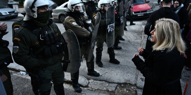 Έξωση στην Iωάννα Κολοβού – Συνελήφθη μαζί με τον γιο της