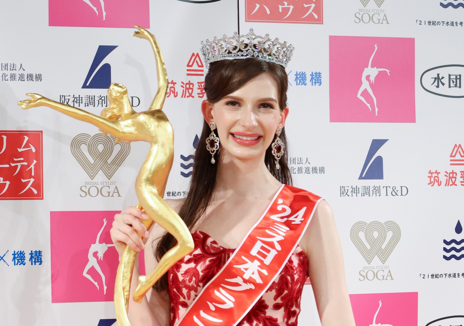 Η "Μις Ιαπωνία" Carolina Shiino