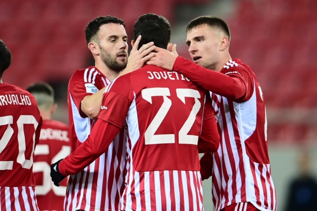 Ολυμπιακός – ΠΑΣ Γιάννινα 3-1: Ντόη και Ναβάρο έλυσαν τα δεσμά και ο Γιόβετιτς “κλείδωσε” την 3η σερί νίκη