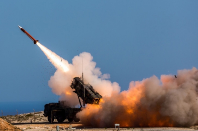 Βαρσοβία: “Ίσως το ΝΑΤΟ καταρρίπτει πυραύλους της Ρωσίας αν πλησιάζουν κράτη-μέλη του”