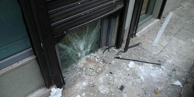 Έκρηξη εμπρηστικού μηχανισμού σε τράπεζα στα Πετράλωνα