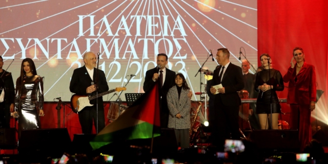 Πρωτοχρονιά στο Σύνταγμα: Αντί για σαμπάνια, κάποιοι ήπιαν ξύδι…