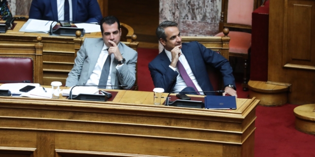 Ο Θάνος Πλεύρης με τον Κυριάκο Μητσοτάκη