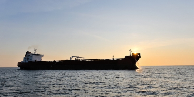 Στα 100 χλμ από την Κρήτη έφτασε το ρωσικό δεξαμενόπλοιο που χτυπήθηκε