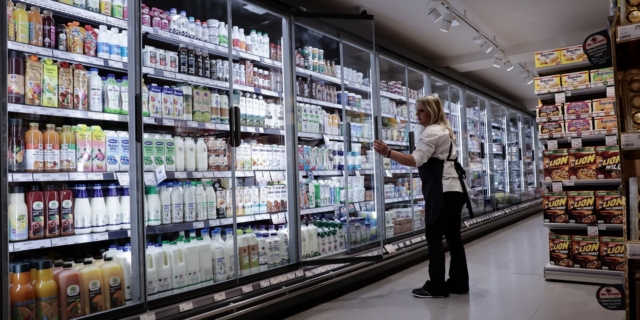 Μείωση τιμής στο βρεφικό γάλα – Η ακρίβεια στο επίκεντρο του υπουργικού