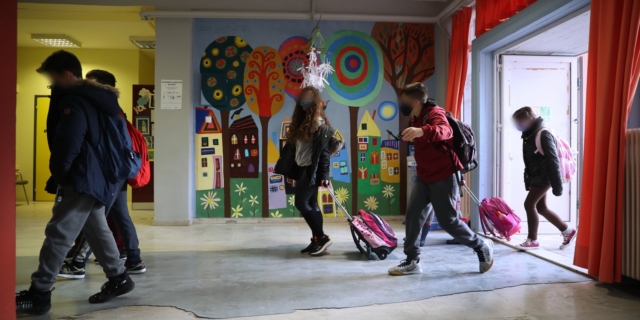 Διευκρινίσεις Μακρή: Τι ισχύει με τις απουσίες στα σχολεία λόγω ιώσεων