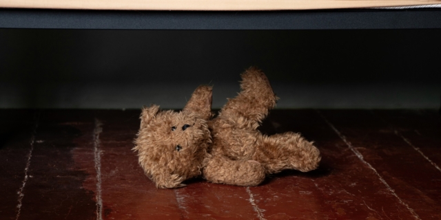 Θεσσαλονίκη: 26χρονη έβαλε κοριό στο λούτρινο του παιδιού της για να παρακολουθεί τον πρώην σύζυγό της