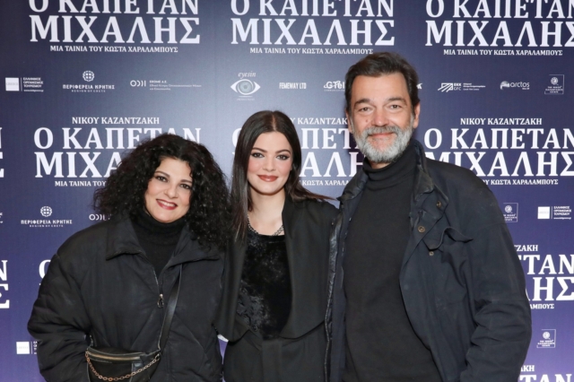 Κωνσταντίνος Καζάκος: “Κρίμα στη μούρη σου” απαντά σε όσους συγκρίνουν την κόρη του με την Τζένη Καρέζη