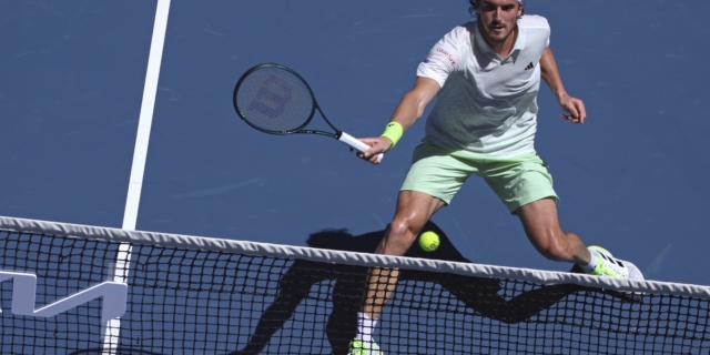 Το απίστευτο χτύπημα του Στέφανου Τσιτσιπά που «γύρισε» την πρεμιέρα του στο Australian Open