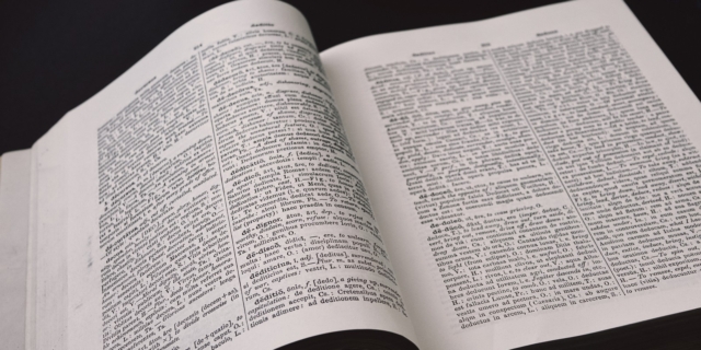 Η άχαρη στιγμή που η λέξη «φιλότιμο» μεταφράζεται τελικά, σε όλες τις γλώσσες