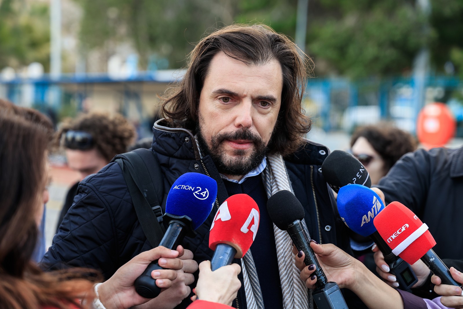 Στιγμιότυπο από το λιμάνι του Πειραιά, όπου βουλευτές του ΣΥΡΙΖΑ - Προοδευτική Συμμαχία αναχωρούν για τις Σπέτσες, όπου πρόκειται να συνεδριάσει η Κοινοβουλευτική Ομάδα του κόμματος