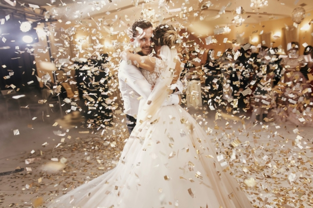 Πάρτι φοροδιαφυγής σε “λαμπερό” γάμο, παρουσία γνωστού τραγουδιστή