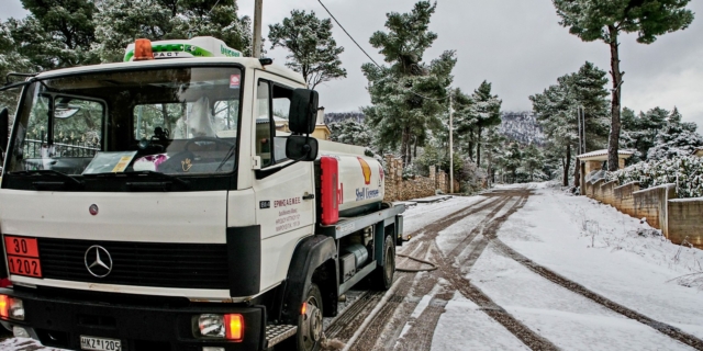 Διακοπή της κυκλοφορίας στη λεωφόρο Πάρνηθος λόγω χιονόπτωσης