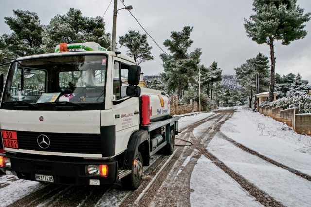 Διακοπή της κυκλοφορίας στη λεωφόρο Πάρνηθος λόγω χιονόπτωσης