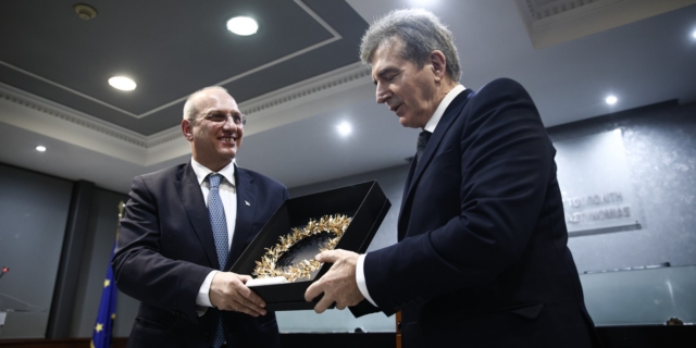 Οικονόμου, Χρυσοχοΐδης