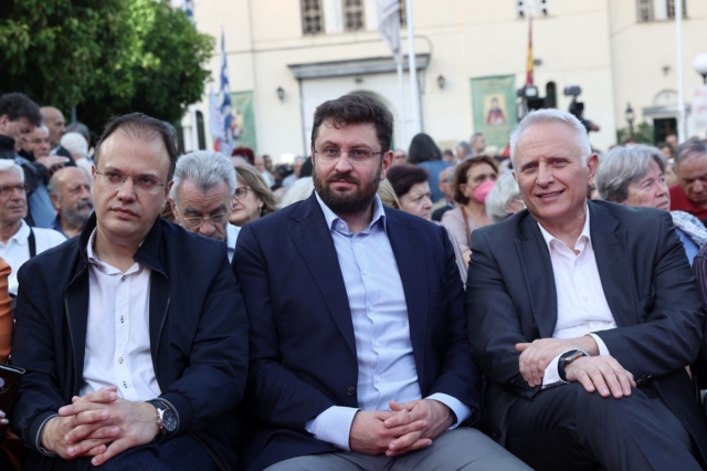 Οι Θανάσης Θεοχαρόπουλος, Κώστας Ζαχαριάδης και Γιάννης Ραγκούσης