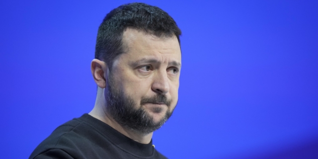 FT: Ο Ζελένσκι ετοιμάζεται να αντικαταστήσει τον αρχηγό των ενόπλων δυνάμεων