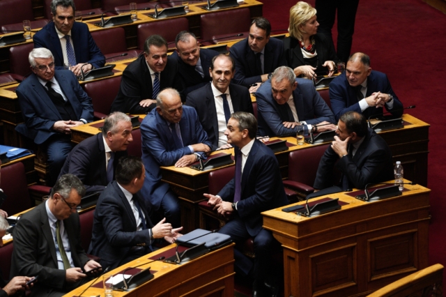 Γάμος ομόφυλων ζευγαριών: 50 διαρροές στη ΝΔ και το “καλαματιανό” του Σαμαρά