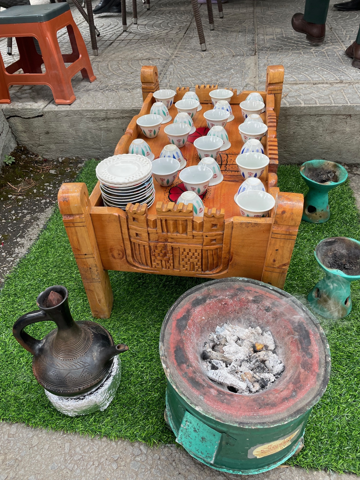 Γευσιγνωσία καφέ παντού! Ο καφές καβουρδίζεται και ψήνεται επί τόπου.