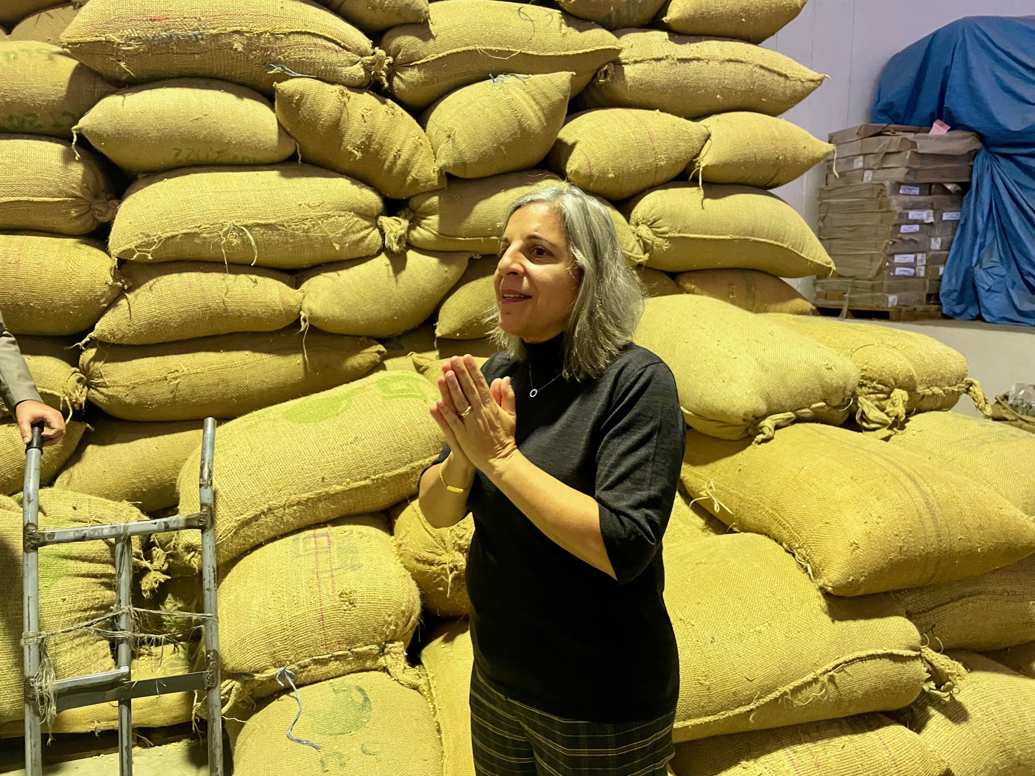 Η Ελεάνα, η ιδιοκτήτρια μας εξηγεί τη διαδικασία παραγωγής και επεξεργασίας του καφέ