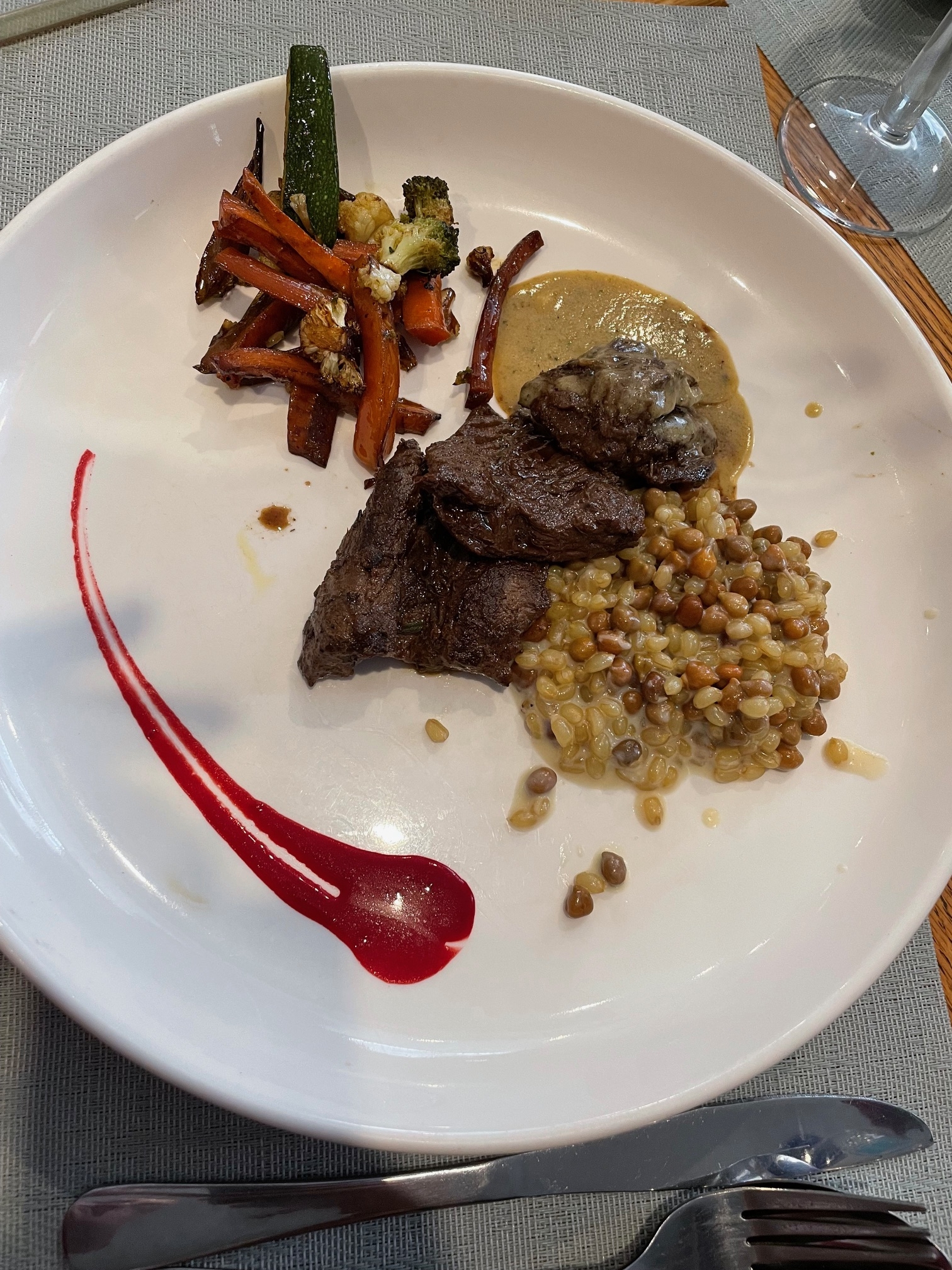 Πιάτο με κρέας στο Golden Plate Restaurant 