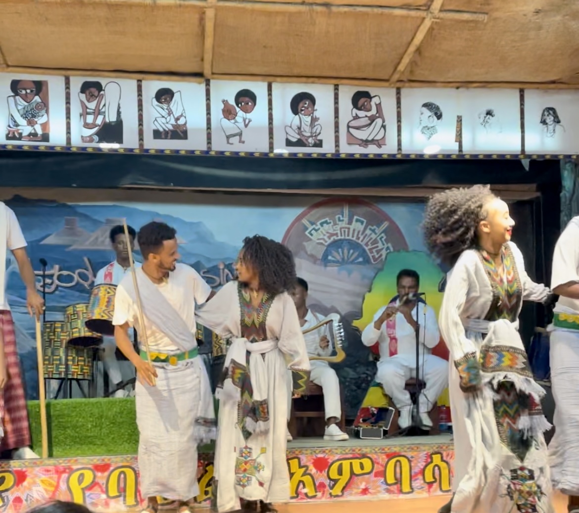 Παραδοσιακό φαγητό και χορός στο YOD Abyssinia