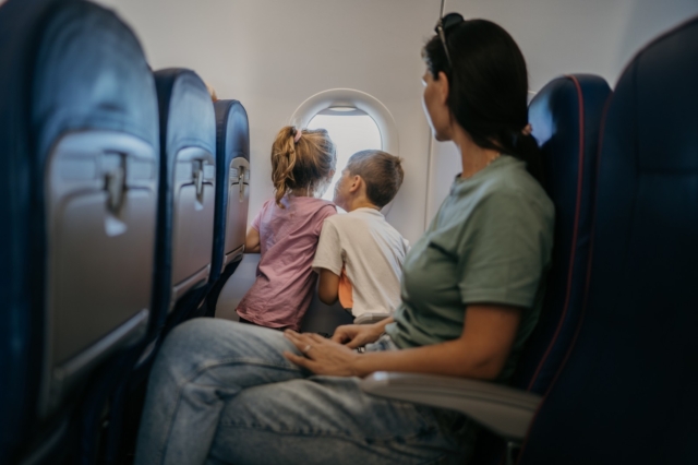 Μια οικογένεια σε αεροπλάνο