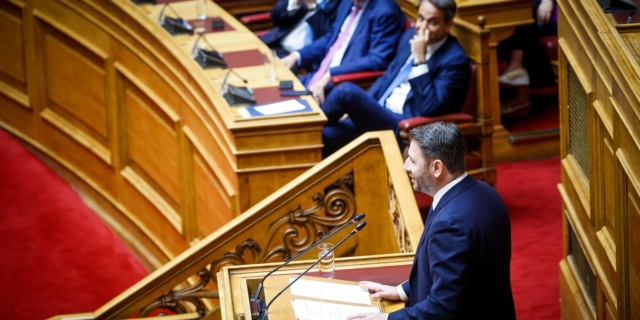 Η “σύγκρουση” Μητσοτάκη-Ανδρουλάκη για το στεγαστικό, στη Βουλή – LIVE ΕΙΚΟΝΑ